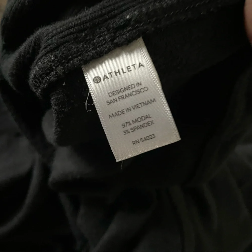 Athleta Coaster Luxe Cowl Neck Pullover Sweatshirt‎ in Black Size Small